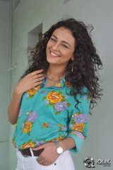 Seerat Kapoor at Run Raja Run Movie Press Meet